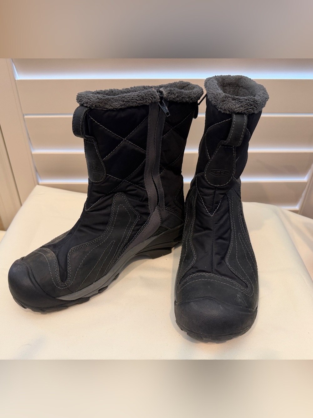 KEEN Betty Waterproof Insulated Winter Boots Black Gray 10” High US 9 Like New